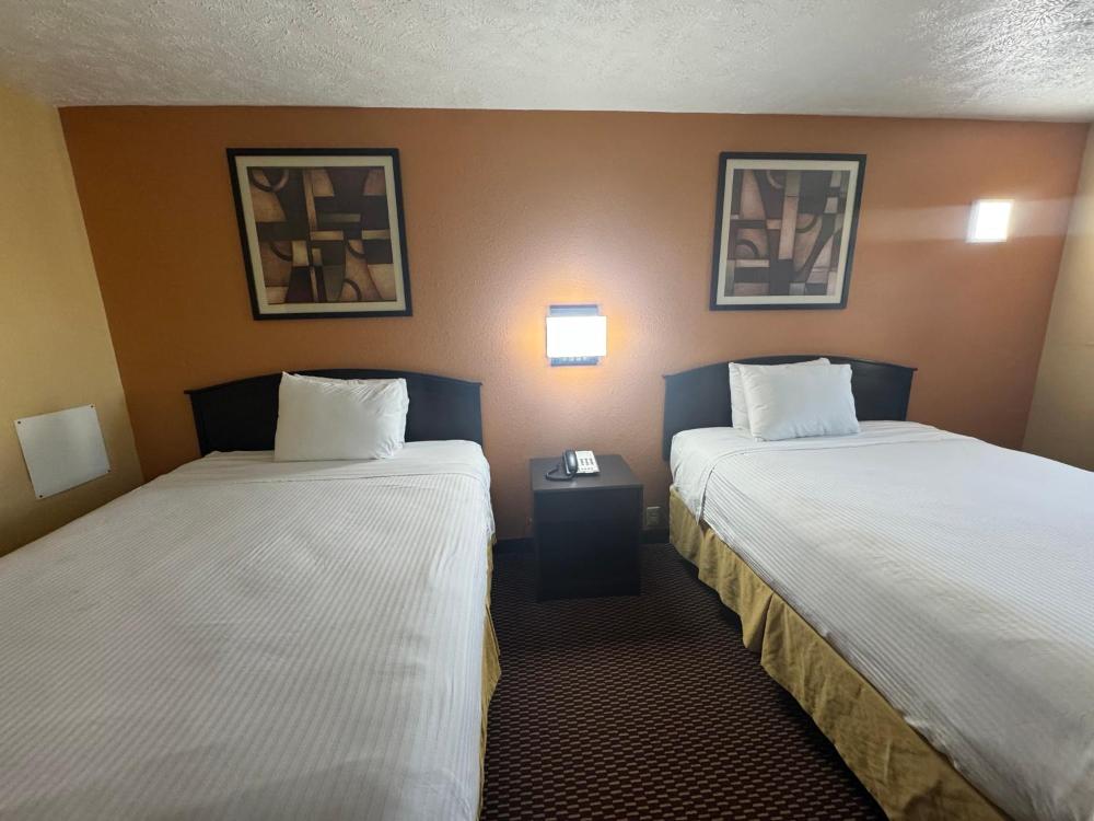 Queen Room with Two Queen Beds interior